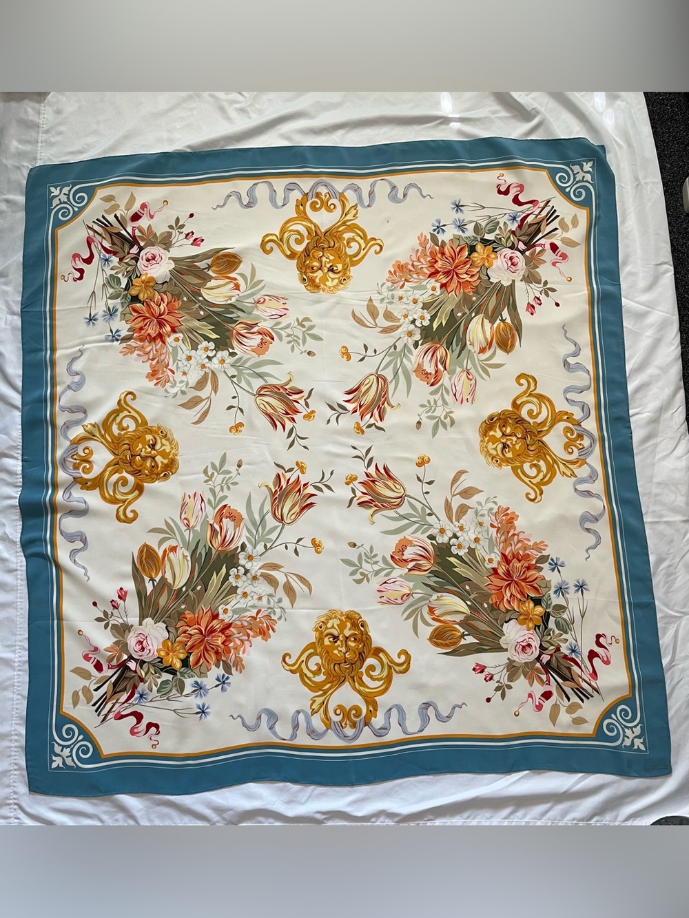 Vtg Metropolitan Museum of Art Silk Floral Medallion Cream and Teal Boarded